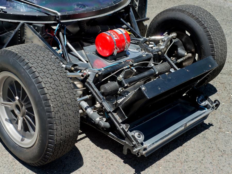 Моторный отсек Lola Mk VI GT 1963 года  (фото 12 из 19)